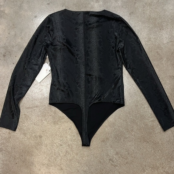 NWT Good American Long Sleeve Faux Leather Snakeskin Print Bodysuite Size 3 - Picture 4 of 10